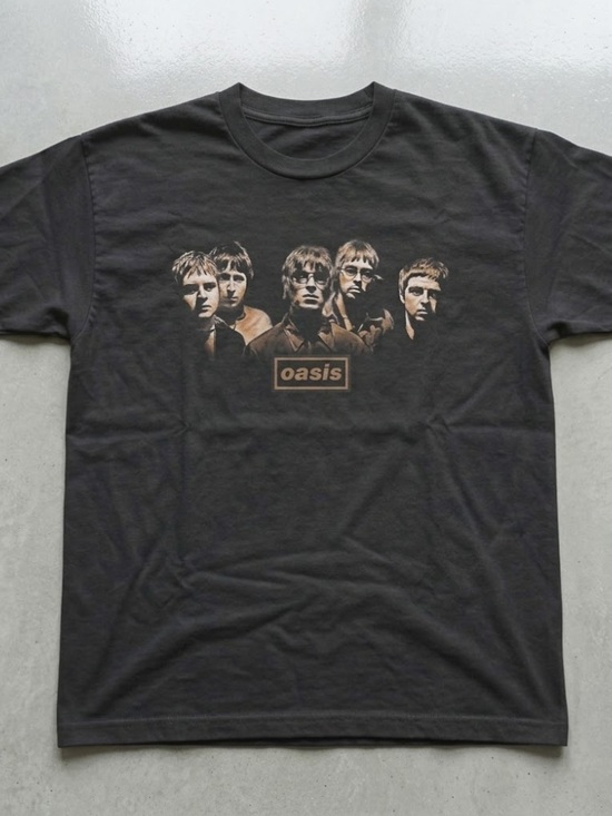 Gildan Tops - Oasis Men’s Black Graphic Band T-Shirt